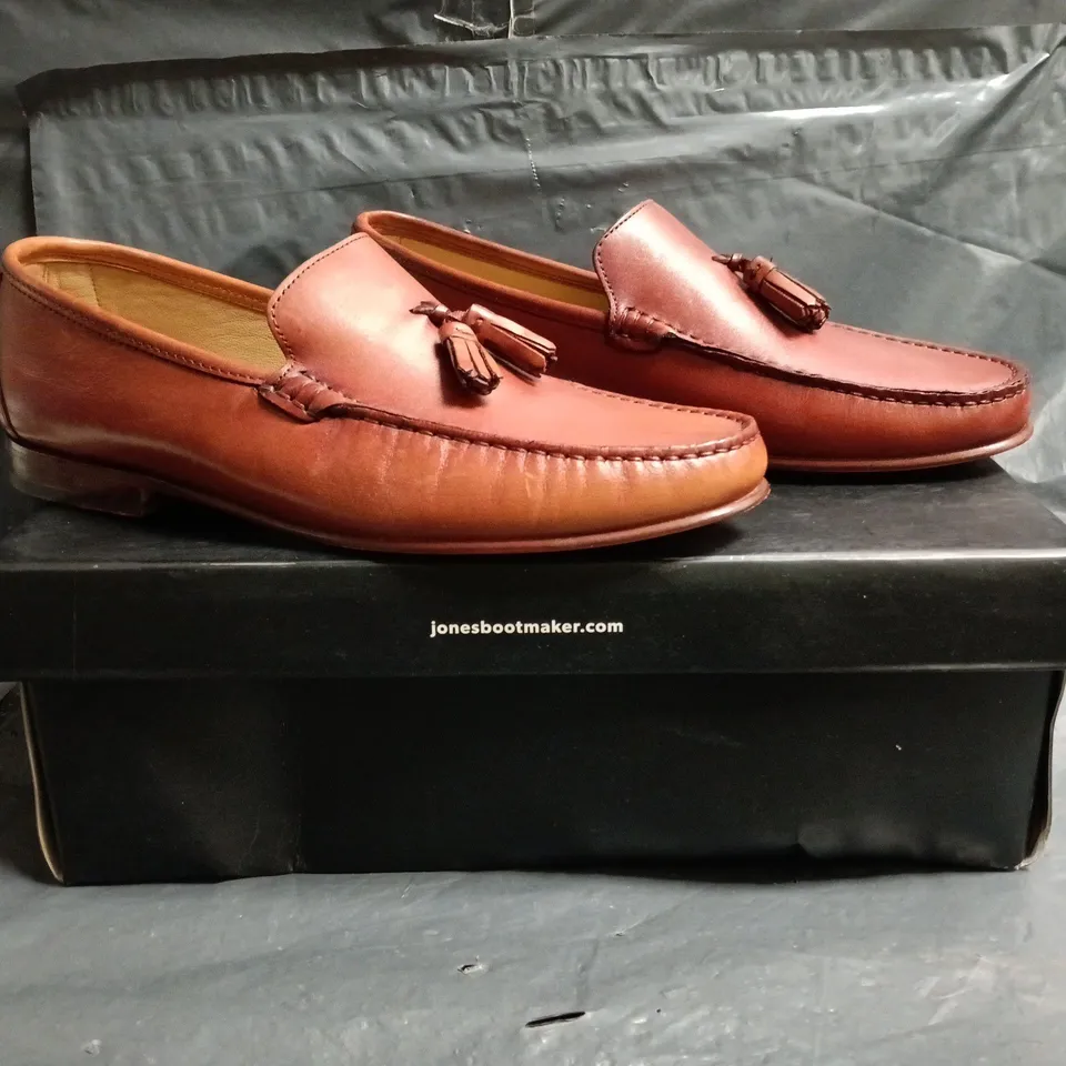 BOXED PAIR OF JONES ROWLEY LOAFERS IN CHESTNUT SIZE UK 8