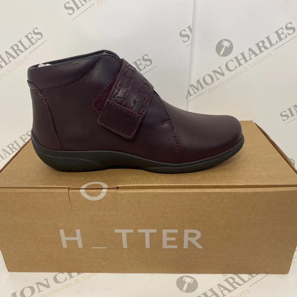BOXED PAIR OF HOTTER BURGUNDY SHOES SIZE 4.5