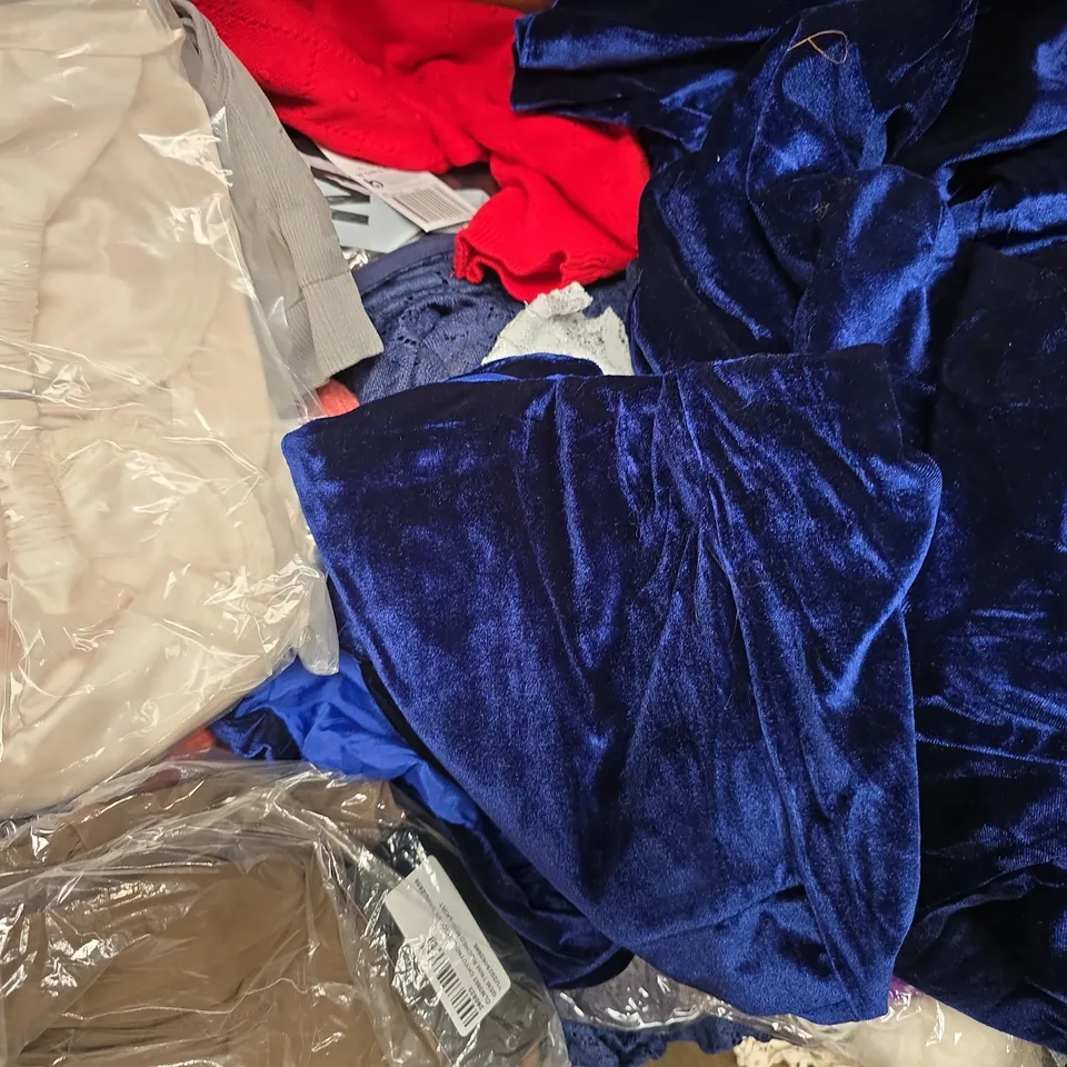 APPROXIMATELY 25 ASSORTED CLOTHING AND FASHION PRODUCTS IN VARIOUS STYLES AND SIZES - COLLECTION ONLY