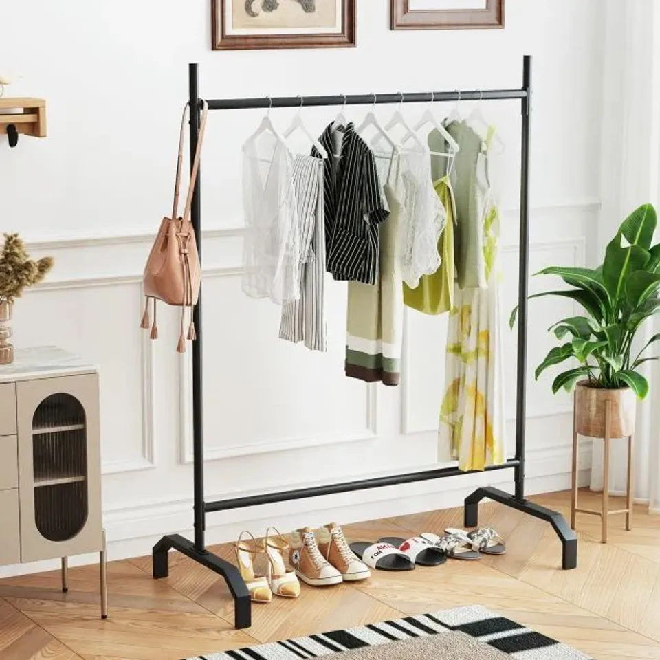 BOXED HEAVY-DUTY METAL CLOTHES RACK FOR DISPLAY AND STORAGE