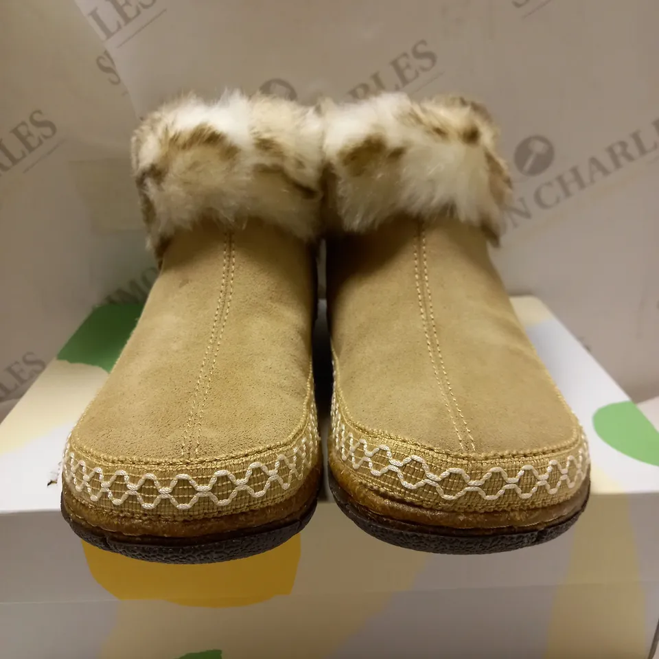 EARTH ORIGINS EMMALYN BEIGE BOOTIES - SIZE 5