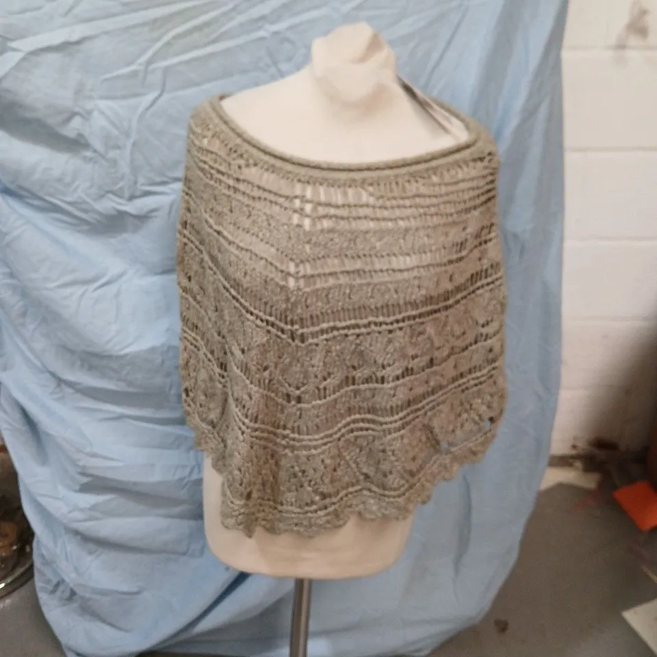 HOLLISTER WOMEN'S CROCHET KNIT SHAWL WRAP – S/M, BEIGE