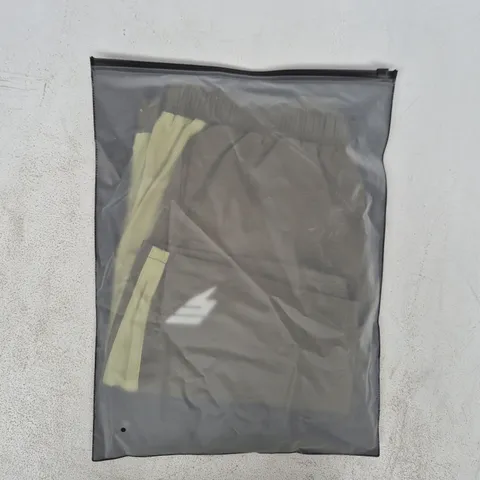 BAGGED ELUDE ACTIVE WEAR BREATHE SHORTS IN KHAKI/GREEN SIZE MEDIUM