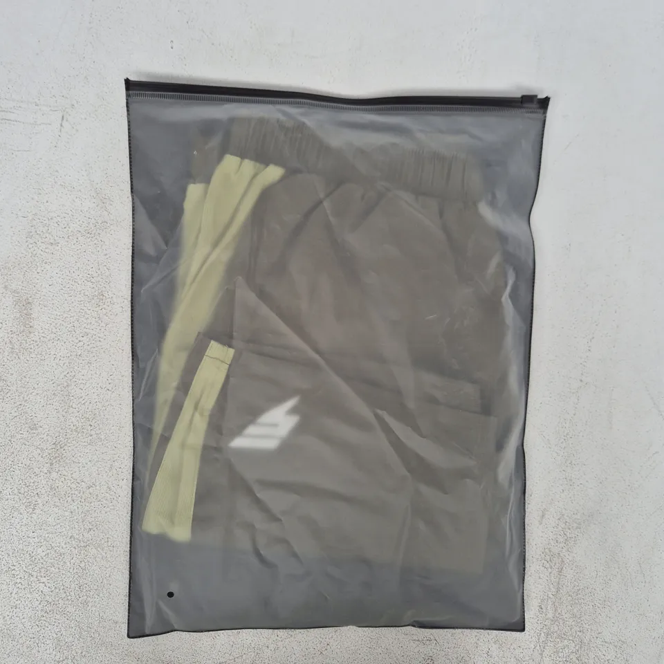 BAGGED ELUDE ACTIVE WEAR BREATHE SHORTS IN KHAKI/GREEN SIZE MEDIUM