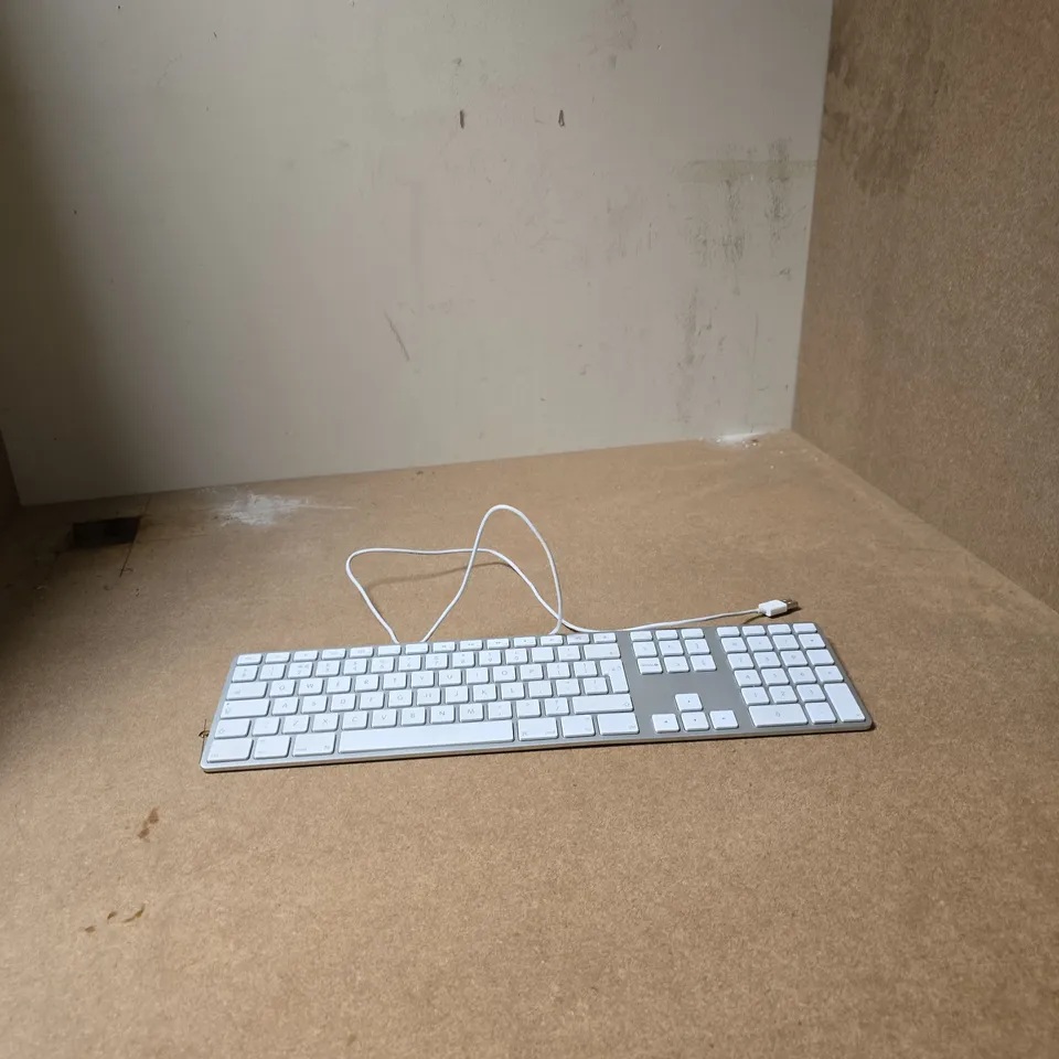 APPLE WIRED KEYBOARD - A1243