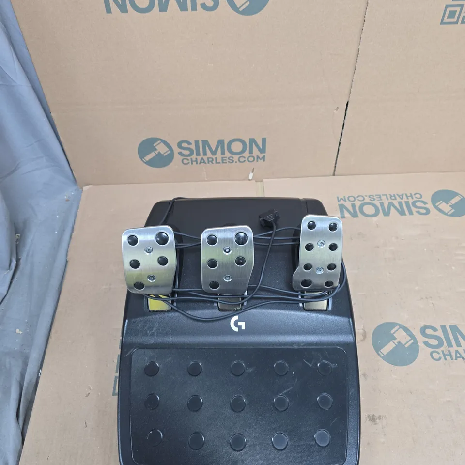 THREE-PEDAL DRIVING SIMULATION PEDAL SET (PC/CONSOLE) 