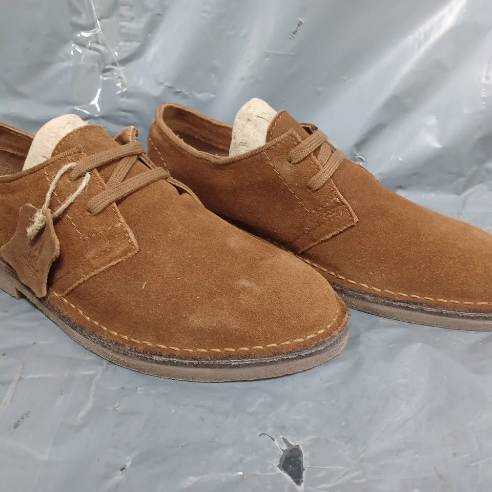 BOXED PAIR OF HUSH PUPPIES MEN'S SCOUT LACE UP SHOES IN TAN SIZE UK 6