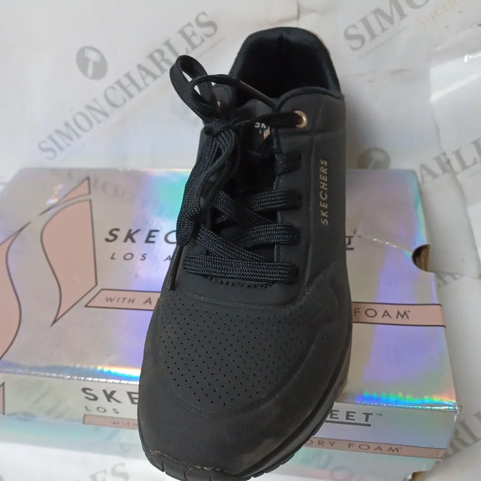 BOXED SKECHERS UNO MET TRIM TRAINERS, BLACK - SIZE 5