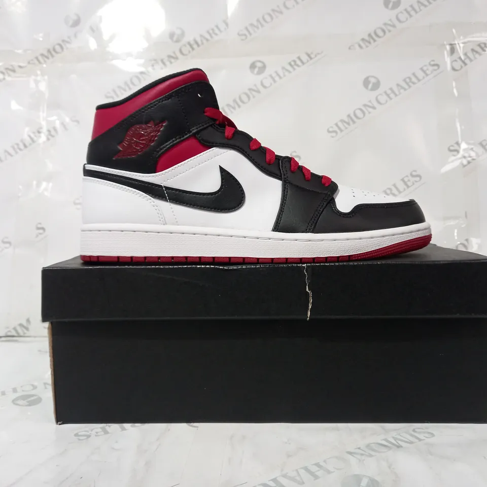 BOXED PAIR OF NIKE AIR JORDAN 1 MID SHOES IN WHITE/BLACK/RED UK SIZE 11
