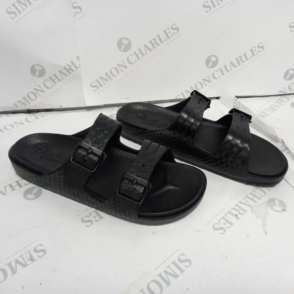 SKECHERS BALCK SANDALS SIZE 7