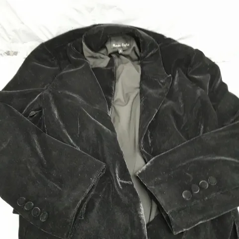 PHASE EIGHT AVANI BLACK VELVET BLAZER - 14