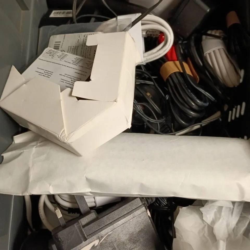 APPROXIMATELY 15 ASSORTED ELECTRICAL PRODUCTS TO INCLUDE POWER SUPPLIES, NETWORK CABLES, REPLACEMENT REMOTES ETC 