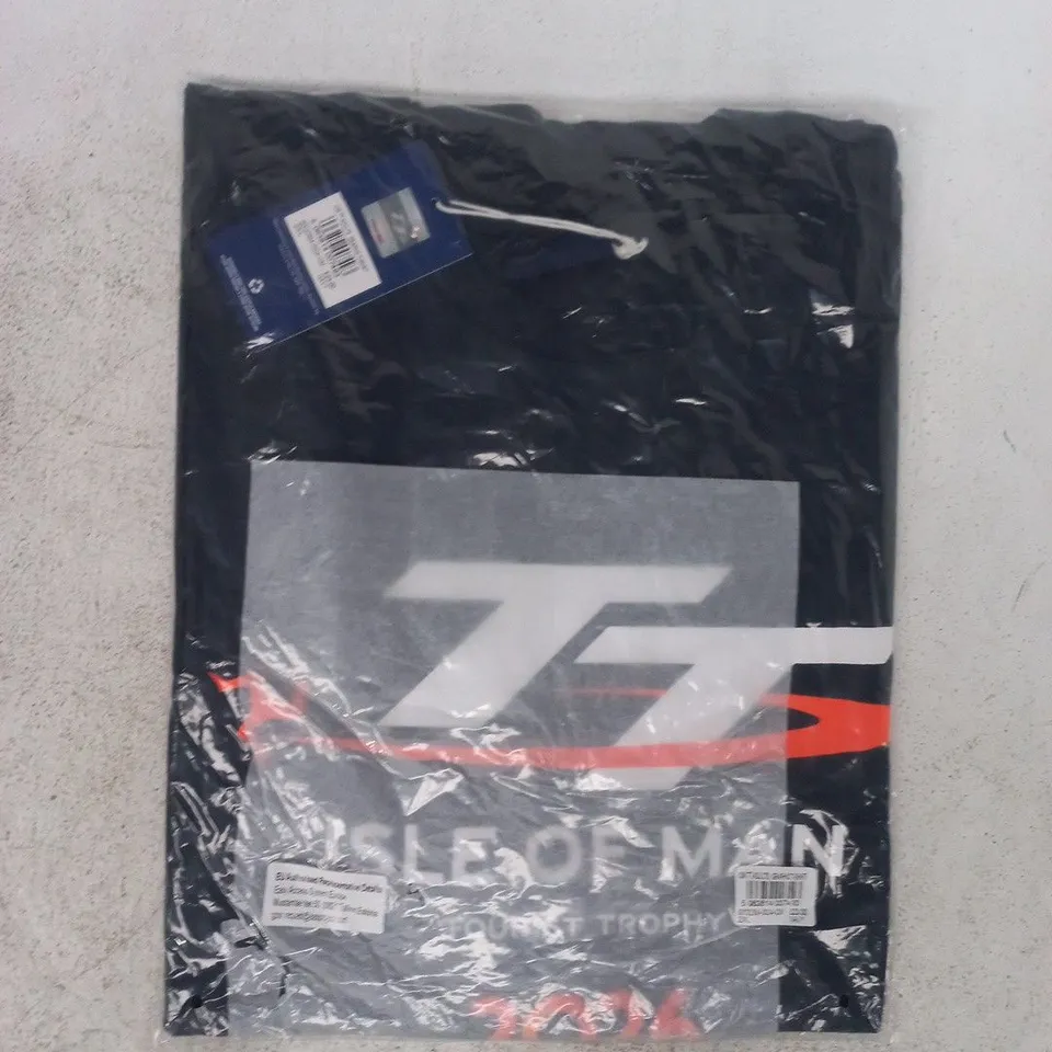 BAGGED ISLE OF MAN TT ADULT'S GRAPHIC T-SHIRT IN NAVY SIZE 2XL