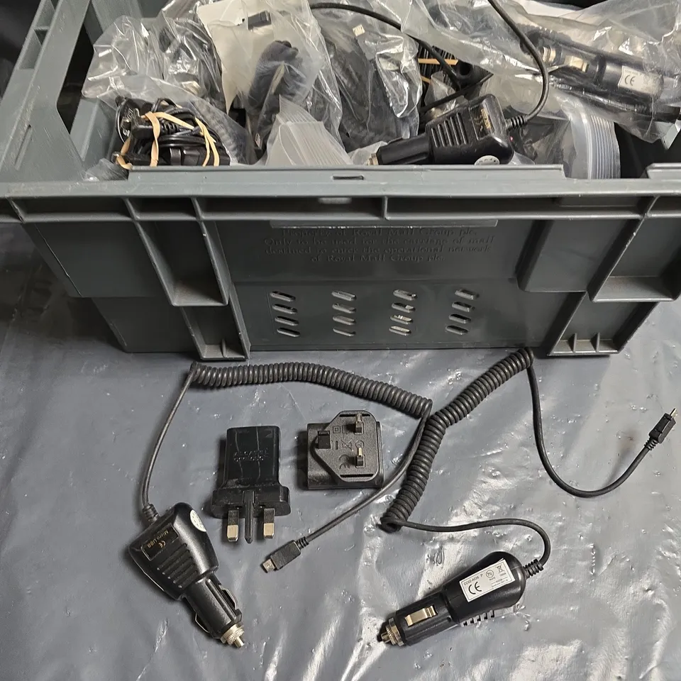 .APPROXIMATLEY 30 OF ASSORTED VEHICLE POWER ADAPTERS & CABLES (12V CAR CHARGERS) 