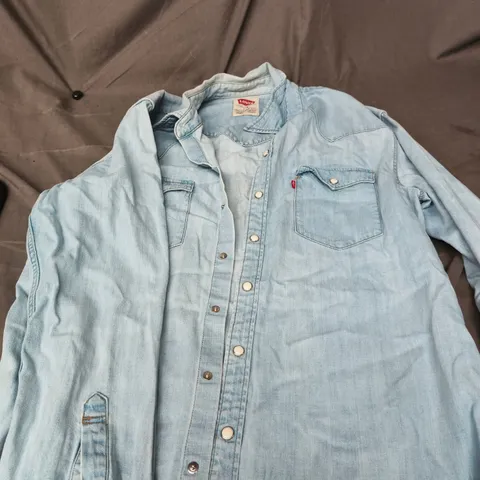 LEVI'S DENIM SHIRT – LIGHT WASH, MEN'S LARGE (UK L)