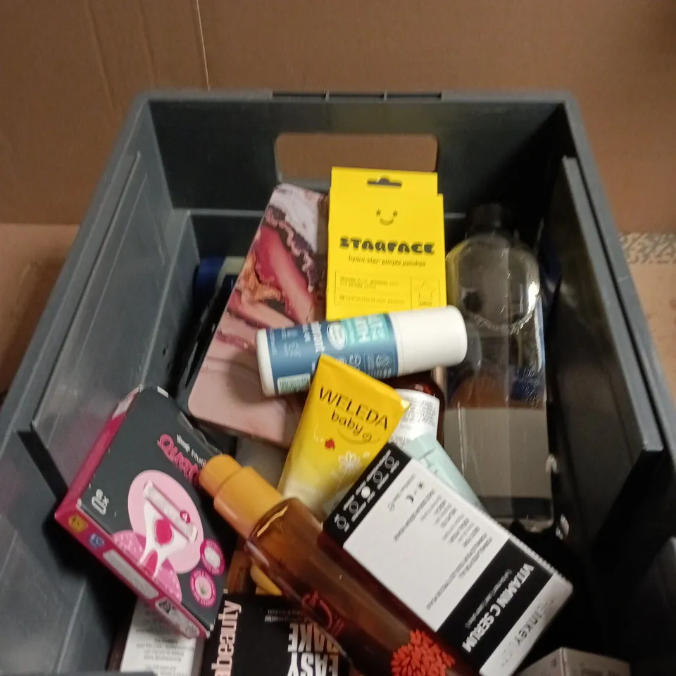 APPROXIMATELY 20 ASSORTED COSMETIC ITEMS INCLUDING WITCH HAZEL , STARFACE PIMPLE PATCHES AND WELEDA BABY NAPPY CHANGING CREAM