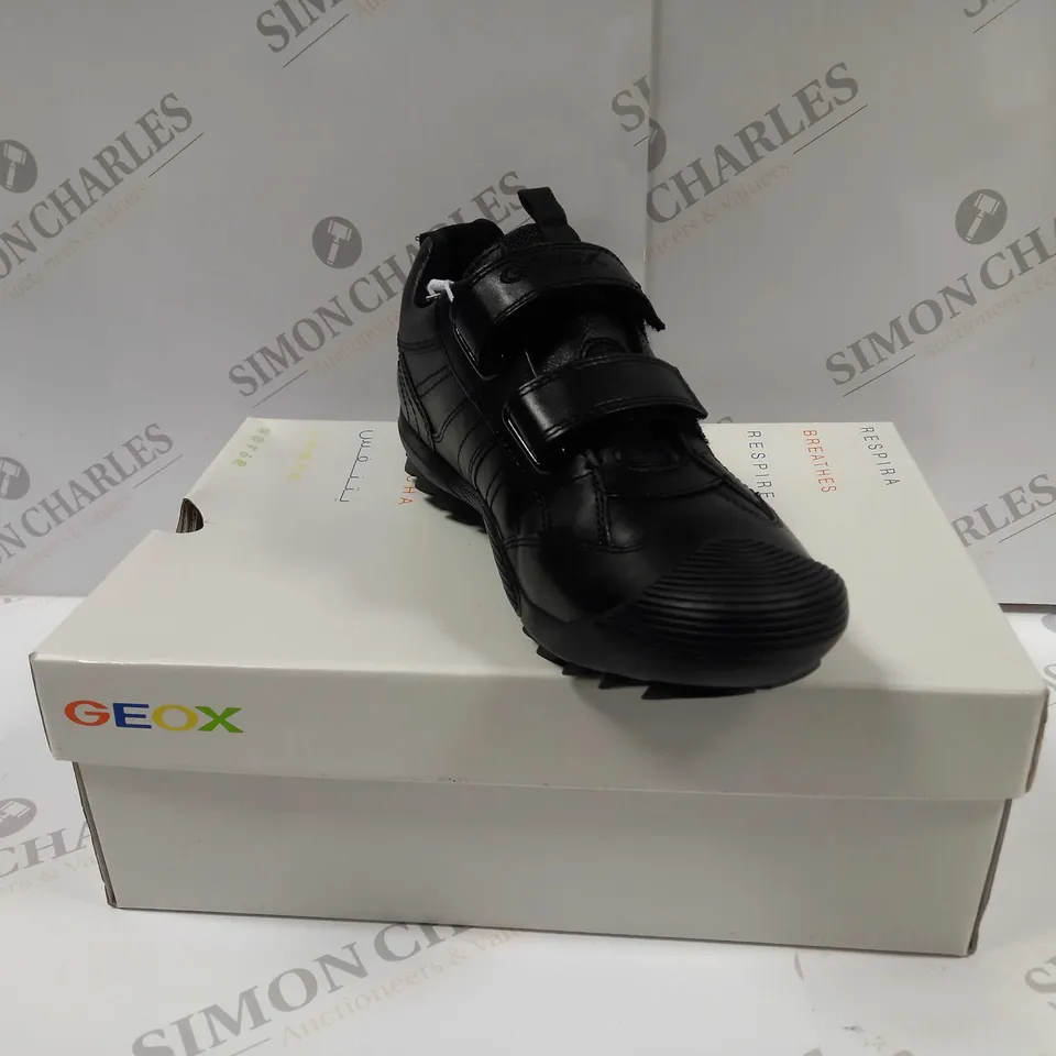 BOXED PAIR OF GEOX RESPIRA SHOES UK SIZE 6