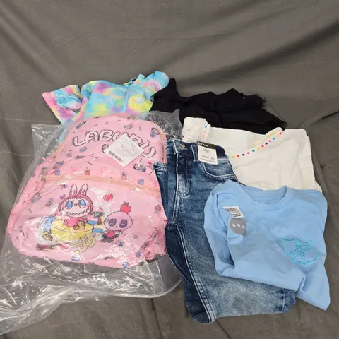 BOX OF APPROXIMATELY 30 ASSORTED KIDS CLOTHING ITEMS TO INCUDE - BAG, JACKET, JEANS, ETC