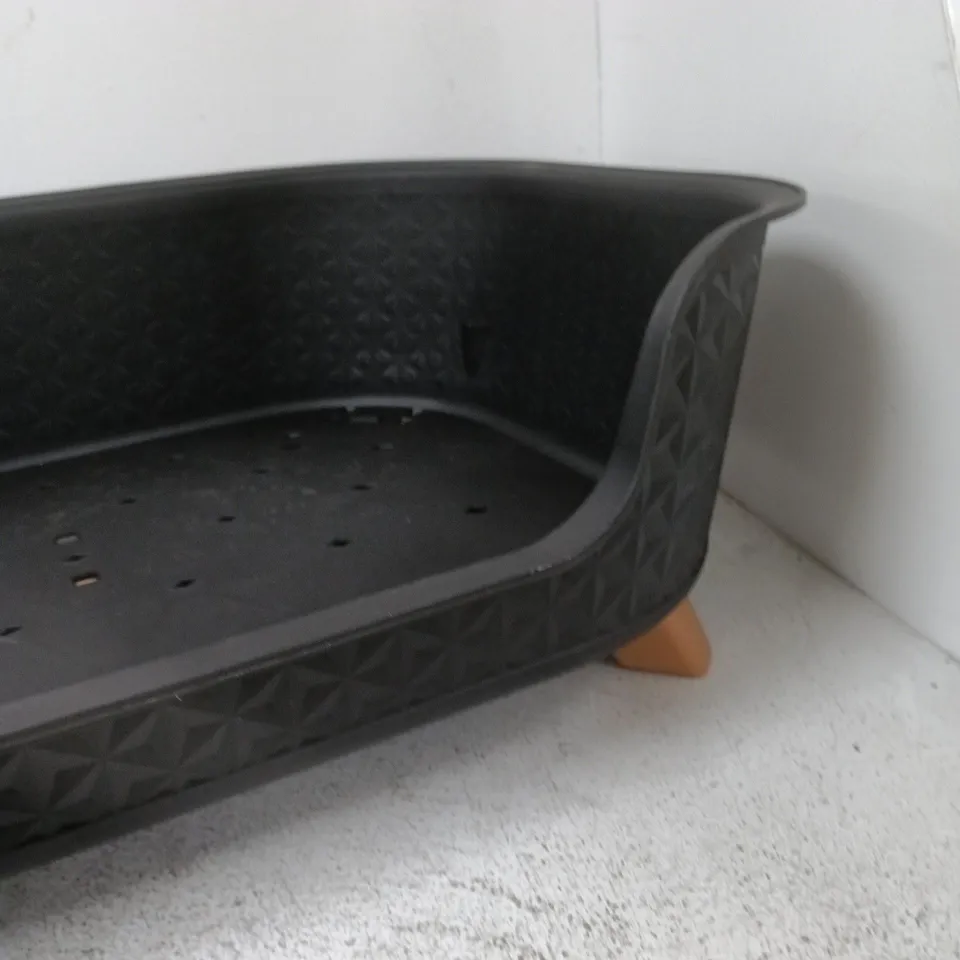 BLACK PLASTIC PET BED WITH SHORT LEGS (DOG BED)