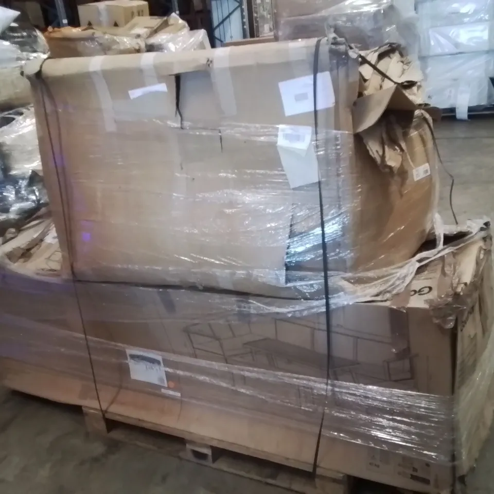 PALLET CONTAINING GARDEN FURNITURE PARTS