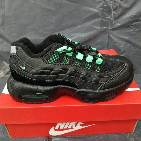 BOXED PAIR OF KIDS AIR MAX 95 RECRAFT TRAINERS - UK SIZE 2.5