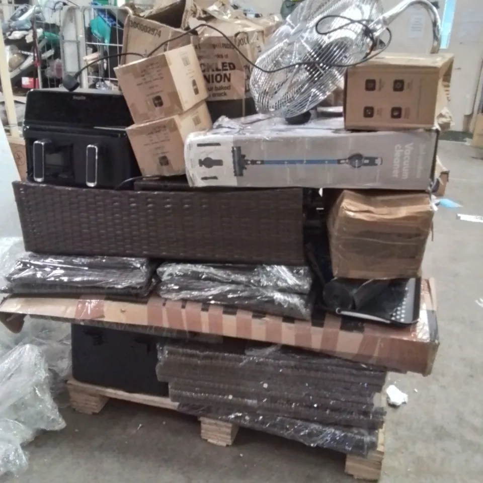 PALLET OF ASSORTED HOUSEHOLD GOODS AND PRODUCTS TO INCLUDE;AIR FRYER,VACUUM CLEANER,PARASOL BASE WEIGHTS,FAN