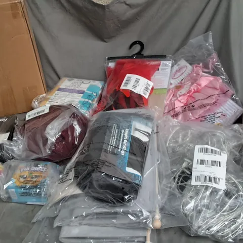 12 ASSORTED ITEMS TO INCLUDE: METAL CANDLE HOLDER, EVERYDAY TRUNKS, LONG SLEEVE MIDI DRESS, CURTSIN WINDOW LIGHTS,TODDLER DUVET SET ETC