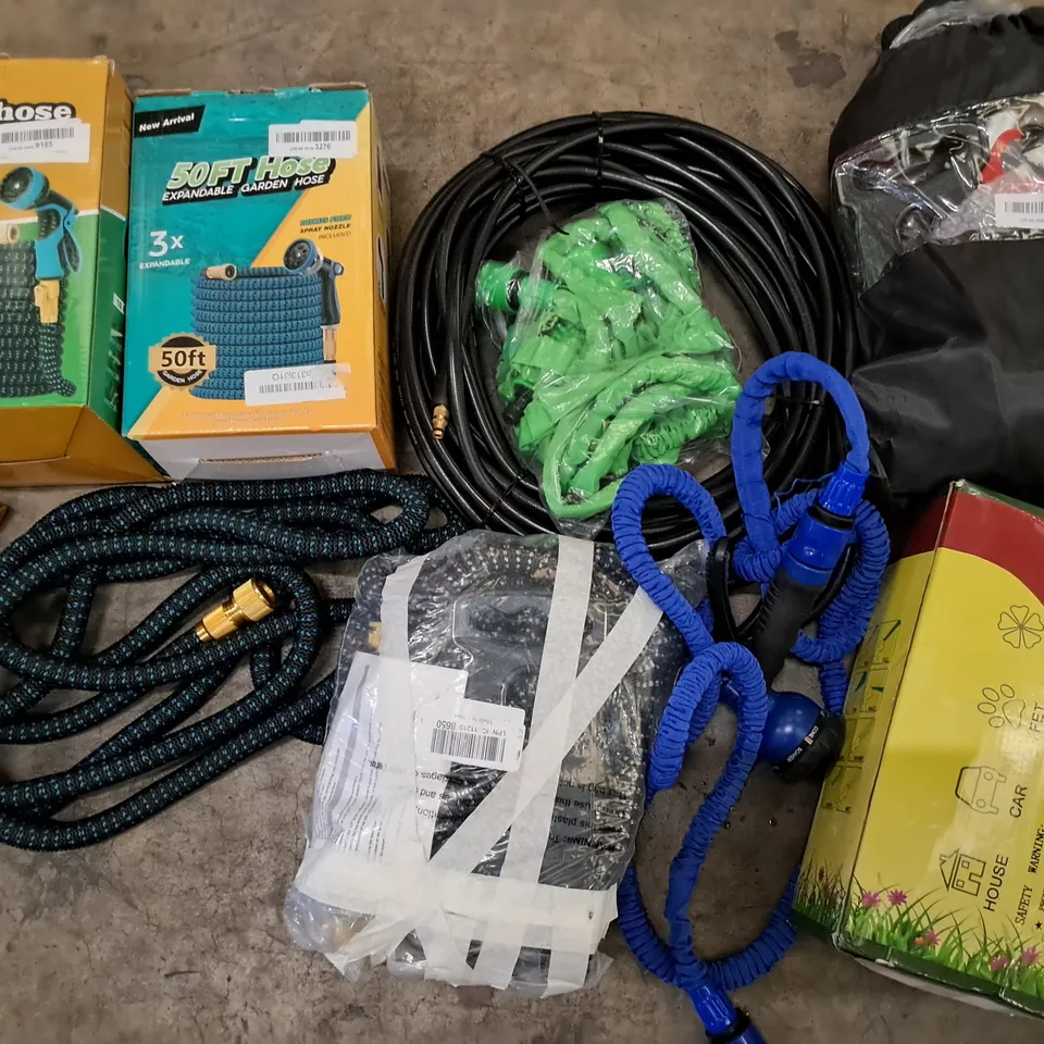 PALLET CONTAINING A LARGE QUANTITY OF ASSORTED GARDEN HOSES