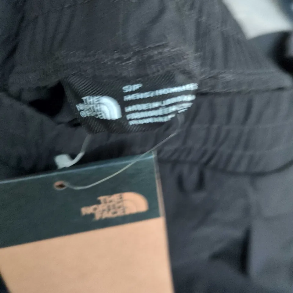 THE NORTH FACE MEN'S BLACK CARGO SHORTS UK S