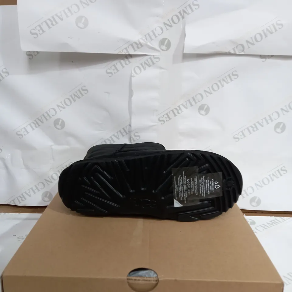 UGG BOOTS IN BLACK - UK SIZE 3