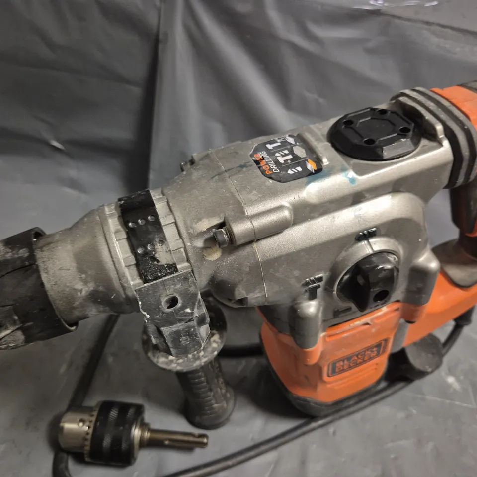 BLACK & DECKER 1250W BEHS03 HAMMER DRILL IN CASE