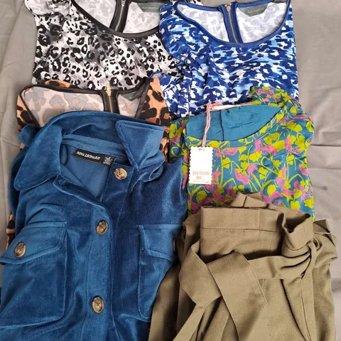 BOX OF APPROX 15 ASSORTED CLOTHING ITEMS TO INCLUDE - JACKET, DRESS, TROUSERS ETC - COLLECTION ONLY