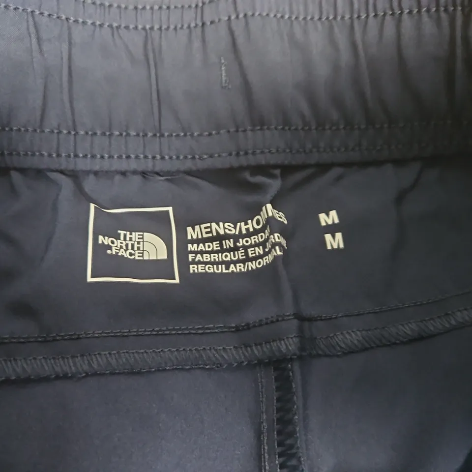 THE NORTH FACE 247 SHORTS IN BLUE - MEDIUM