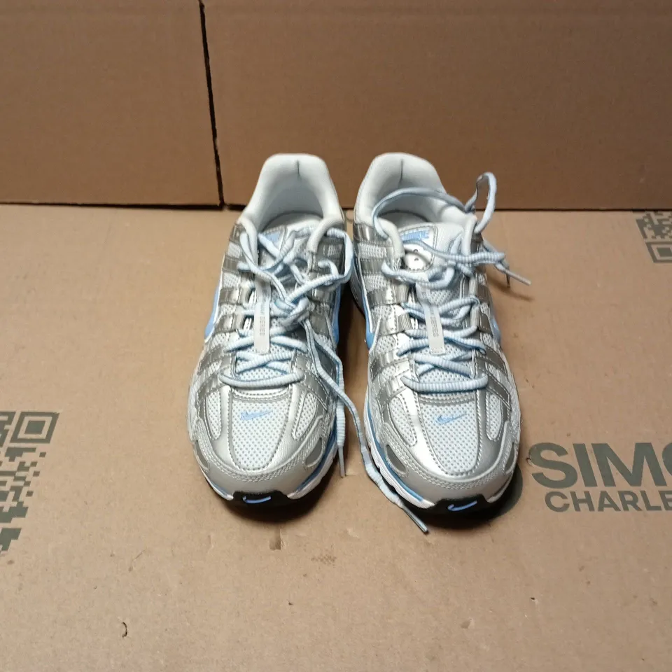 UNBOXED PAIR OF NIKE BOWERMAN SERIES TRAINERS IN WHITE/SILVER - UK 4.5