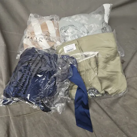 APPROXIMATELY 20 ASSORTED CLOTHING ITEMS IN VARIOUS STYLES AND SIZES 