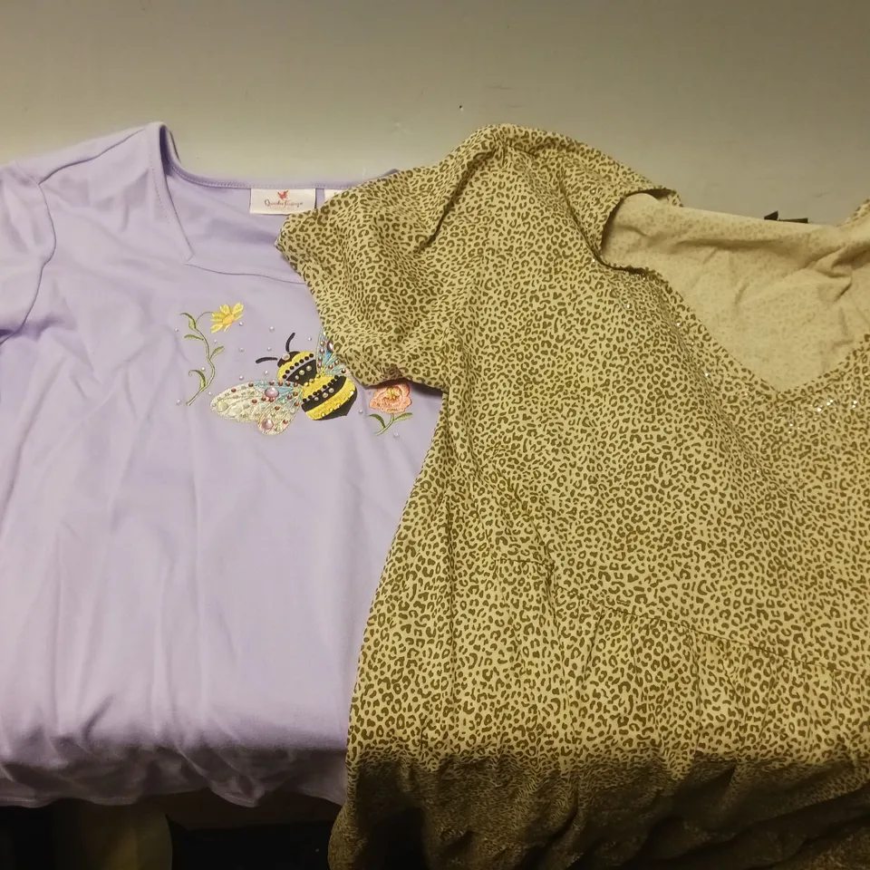 10 ASSORTED CLOTHING ITEMS TO INCLUDE TOPS, DRESSES IN VARIOUS SIZES AND COLOURS