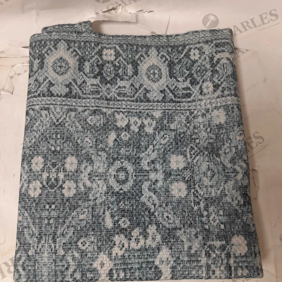 BLUE AND WHITE RUG 60X120CM
