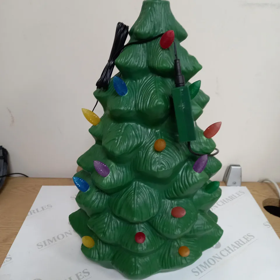 MR CHRISTMAS INDOOR OUTDOOR MOLDED CHRISTMAS TREE