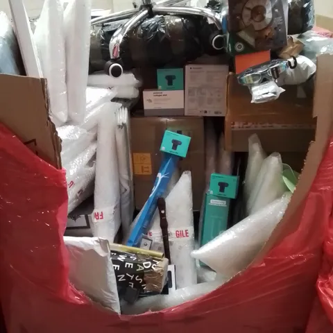 PALLET CONTAINING VARIOUS ASSORTED BOXED HOUSEHOLD ITEMS TO INCLUDE: LOGITECH WEBCAMS, PORTABLE BLENDER, ADVENT CALENDARS, GOGGLES, PROTO-COL COLLAGEN SHOT AND LOTS MORE UNMARKED BOXED ITEMS