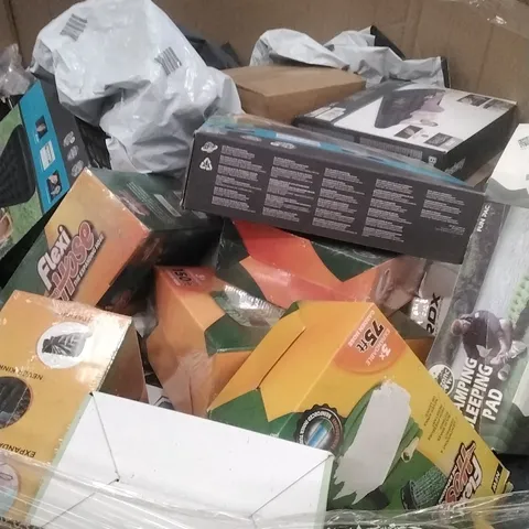 A PALLET CONTAINING A LARGE QUANTITY OF ASSORTED GARDEN HOSES, CAMPING PRODUCTS ETC