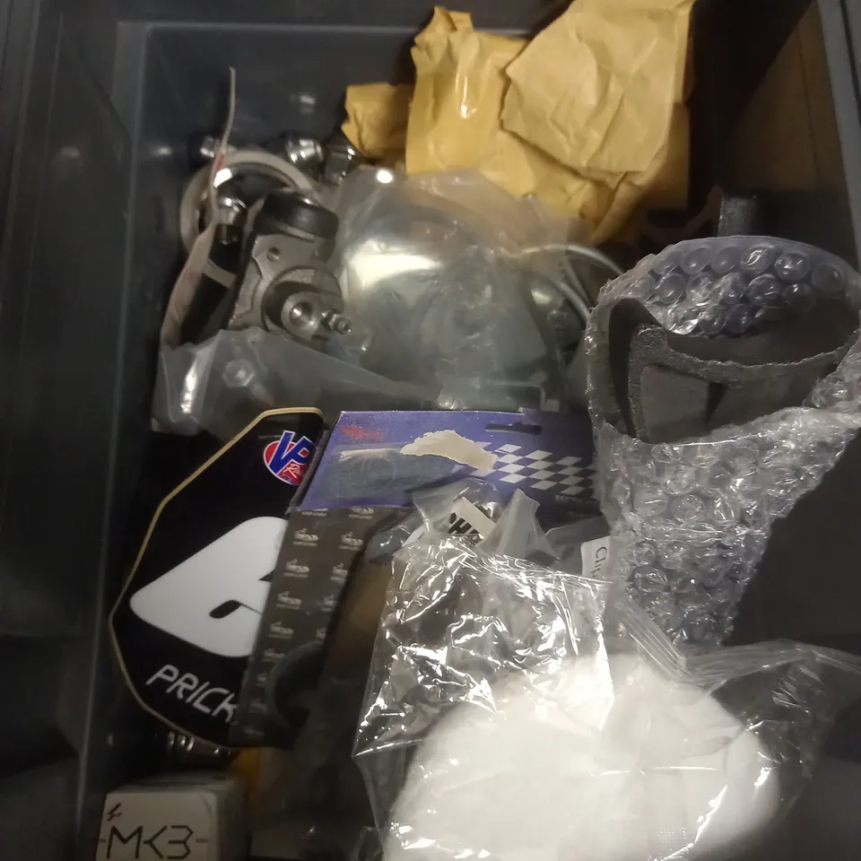 BOX OF ASSORTED CAR ITEMS TO INCLUDE TOOLS , NUTS AND BOLTS , DOOR LOCK UNITE / COLLECTION ONLY 