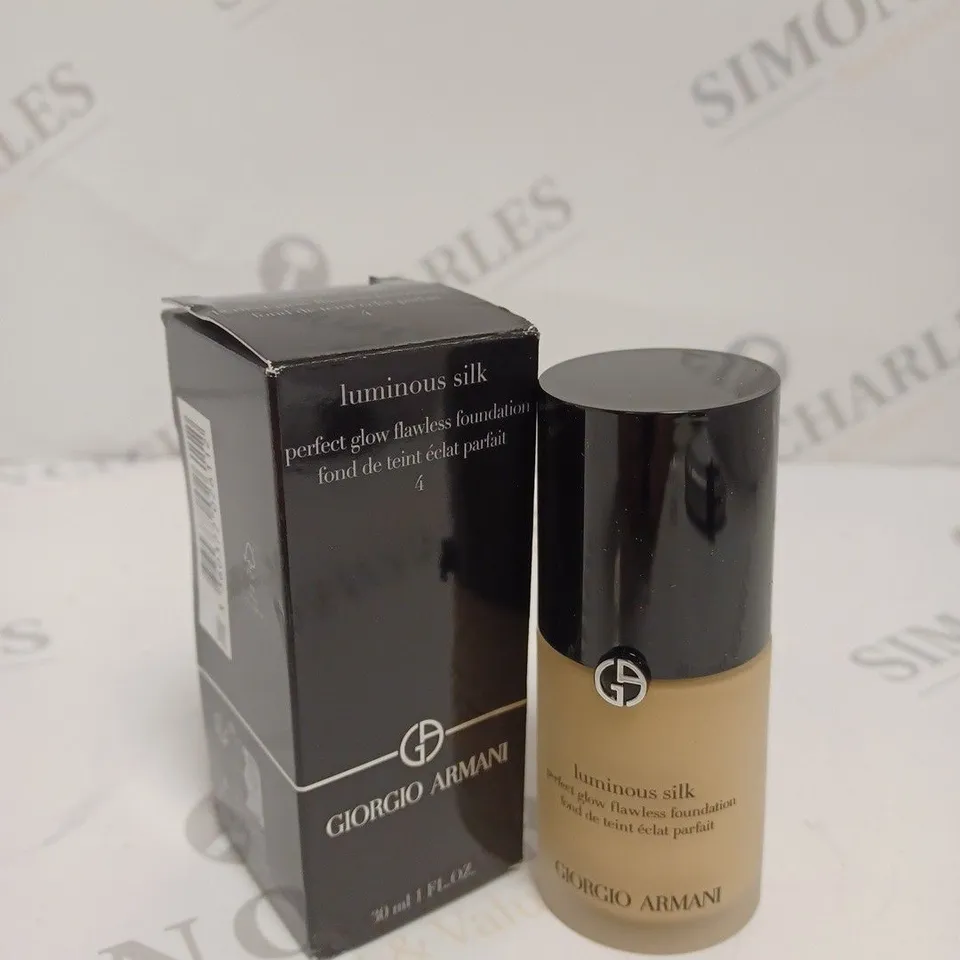 BOXED GIORGIO ARMANI LUMINOUS SILK PERFECT GLOW FOUNDATION 