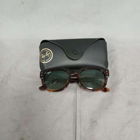 RAY-BAN ROUND SUNGLASSES – STRIPED HAVANA