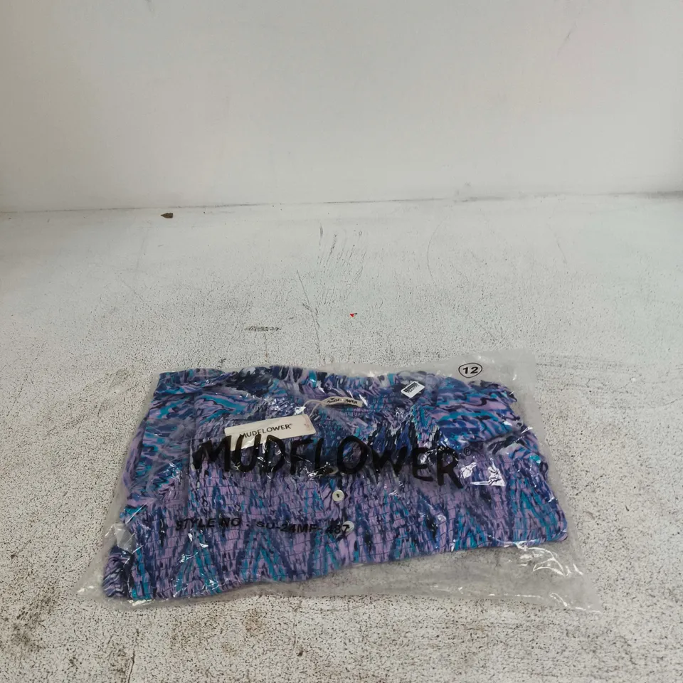 BOX OF APPROXIMATELY 20 ASSORTED ITEMS TO INCLUDE: MUDFLOWER DRESS
