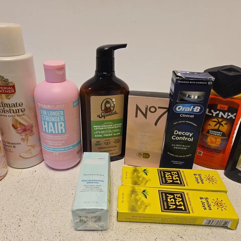 APPROX 12 ASSORTED BEAUTY PRODUCTS TO INCLUDE HAIRBURST SHAMPOO, IMPERIAL LEATHER BATH SOAK, NO7 BB CREAM, ETC