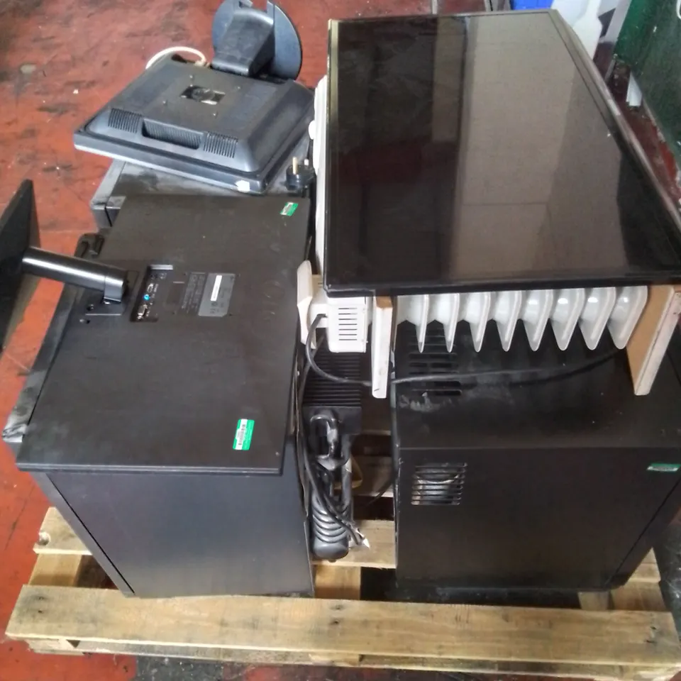 PALLET TO CONTAIN 4 X ASSORTED MINI BARS & OTHER ASSORTED ITEMS. INCLUDES COMPUTER MONITORS, TV SCREEN, HEATER ETC