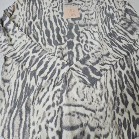 QED LONDON STRETCHY JUMPER, STONE - SIZE M/L