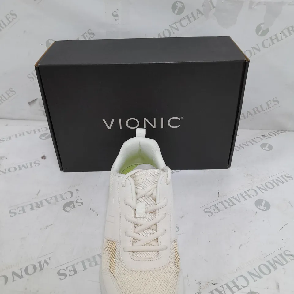 BOXED PAIR OF VIONIC CREAM MESH TRAINERS SIZE 7 
