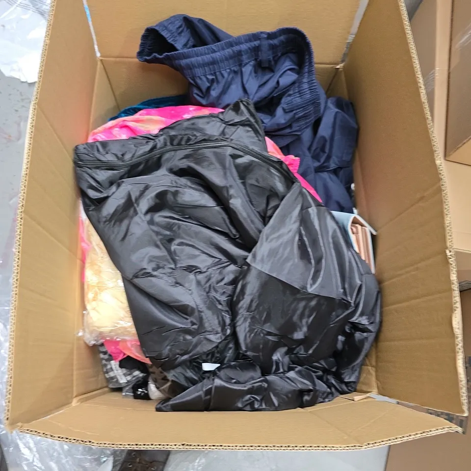 ASSORTED CLOTHING & JACKETS IN CARDBOARD BOX