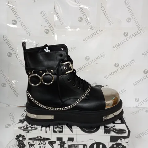 BOXED KOI FOOTWEAR BORIN MENS HARDWARE PLATFORM BOOTS SIZE 12